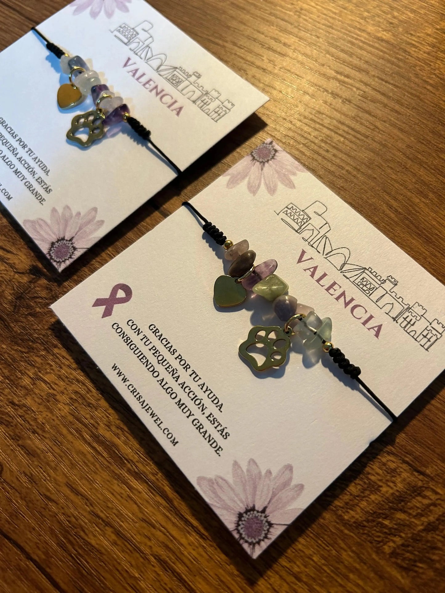 Hemos creado estas Pulseras a las que hemos apodado "Terreta" y que servirán para ayudar a los más necesitados.
Este producto tiene un coste de 8€, de los cuales destinaremos 5€ a comprar productos necesarios para mascotas y personas que lo necesiten, y el resto irá destinado a los gastos de materiales y desplazamiento.