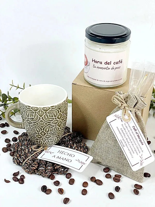 Pack artesanal para ritual de calma con vela aromática de soja (café o té verde), posavasos de macramé, taza de cerámica étnica y café de especialidad o bolsitas de té ecológicas, regalo hecho a mano