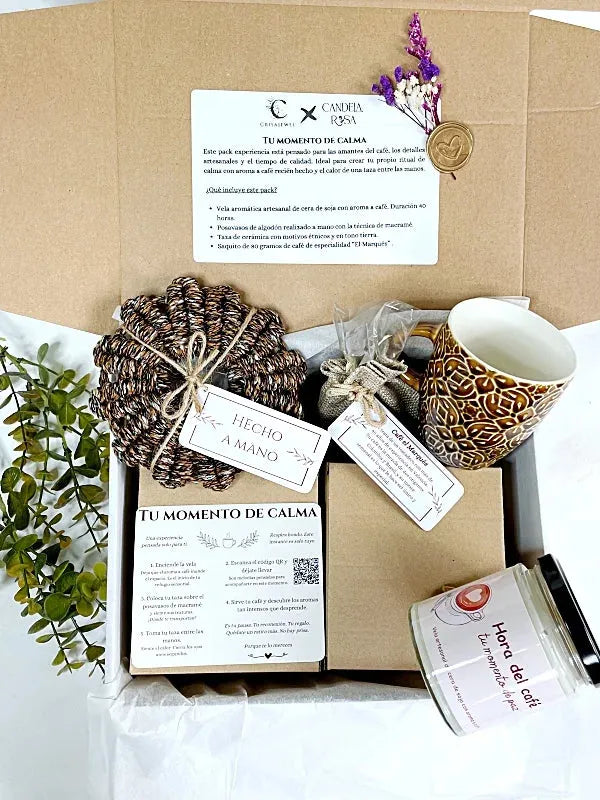 Pack artesanal para ritual de calma con vela aromática de soja (café o té verde), posavasos de macramé, taza de cerámica étnica y café de especialidad o bolsitas de té ecológicas, regalo hecho a mano