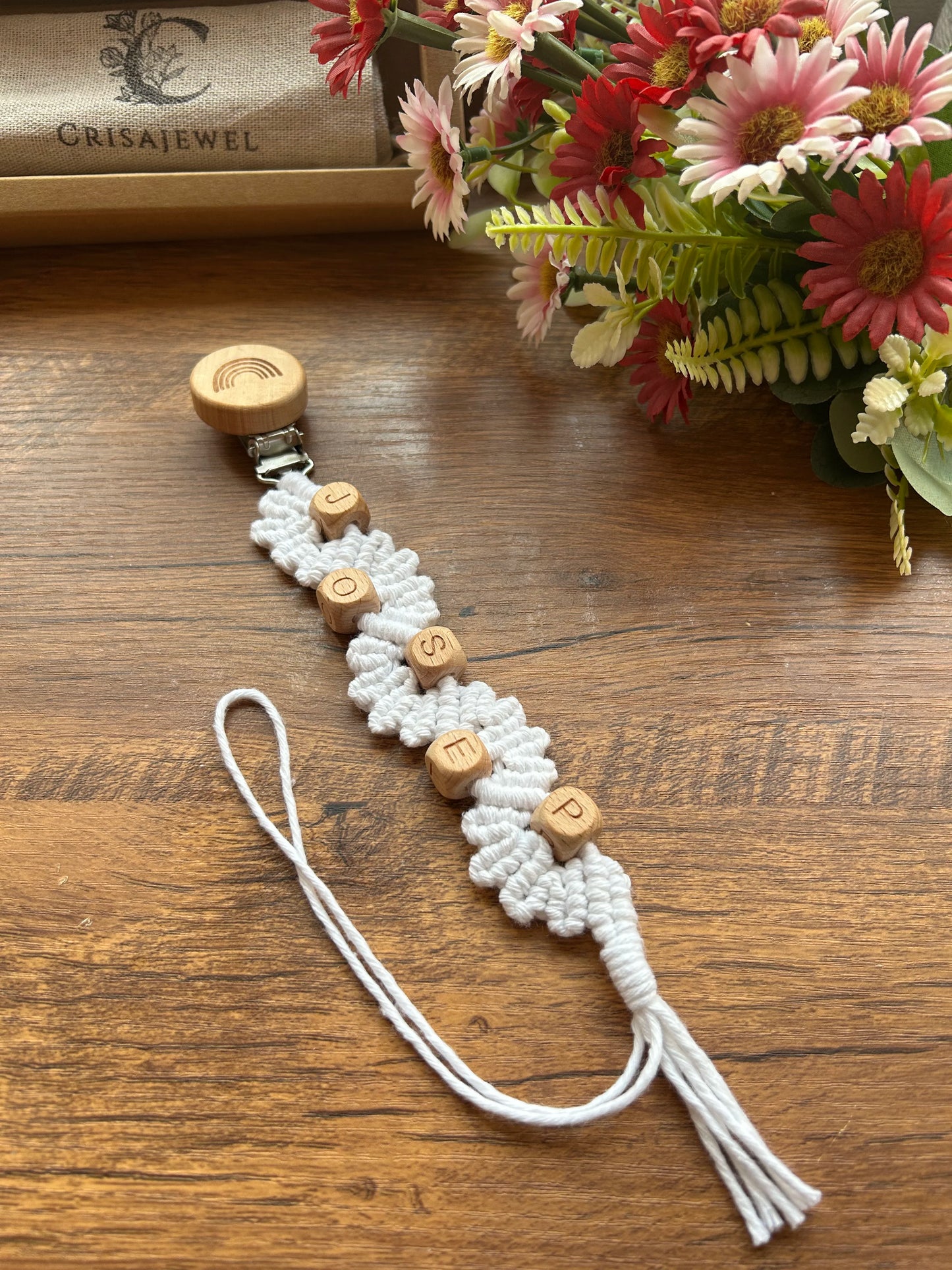 Chupetero de macramé seguro para bebés