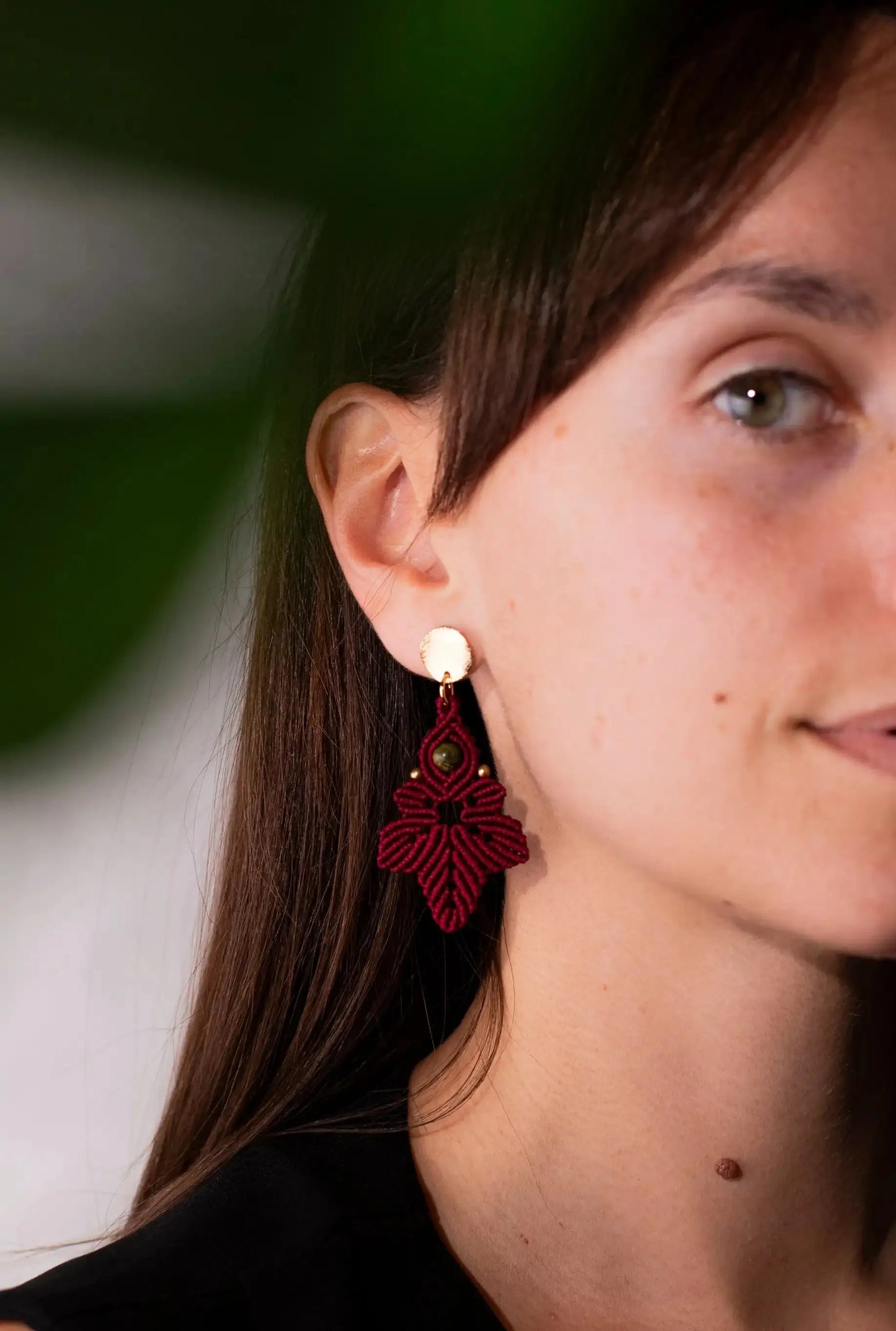 Pendientes Autumn, diseño delicado con cierre de clip y estilo otoñal.