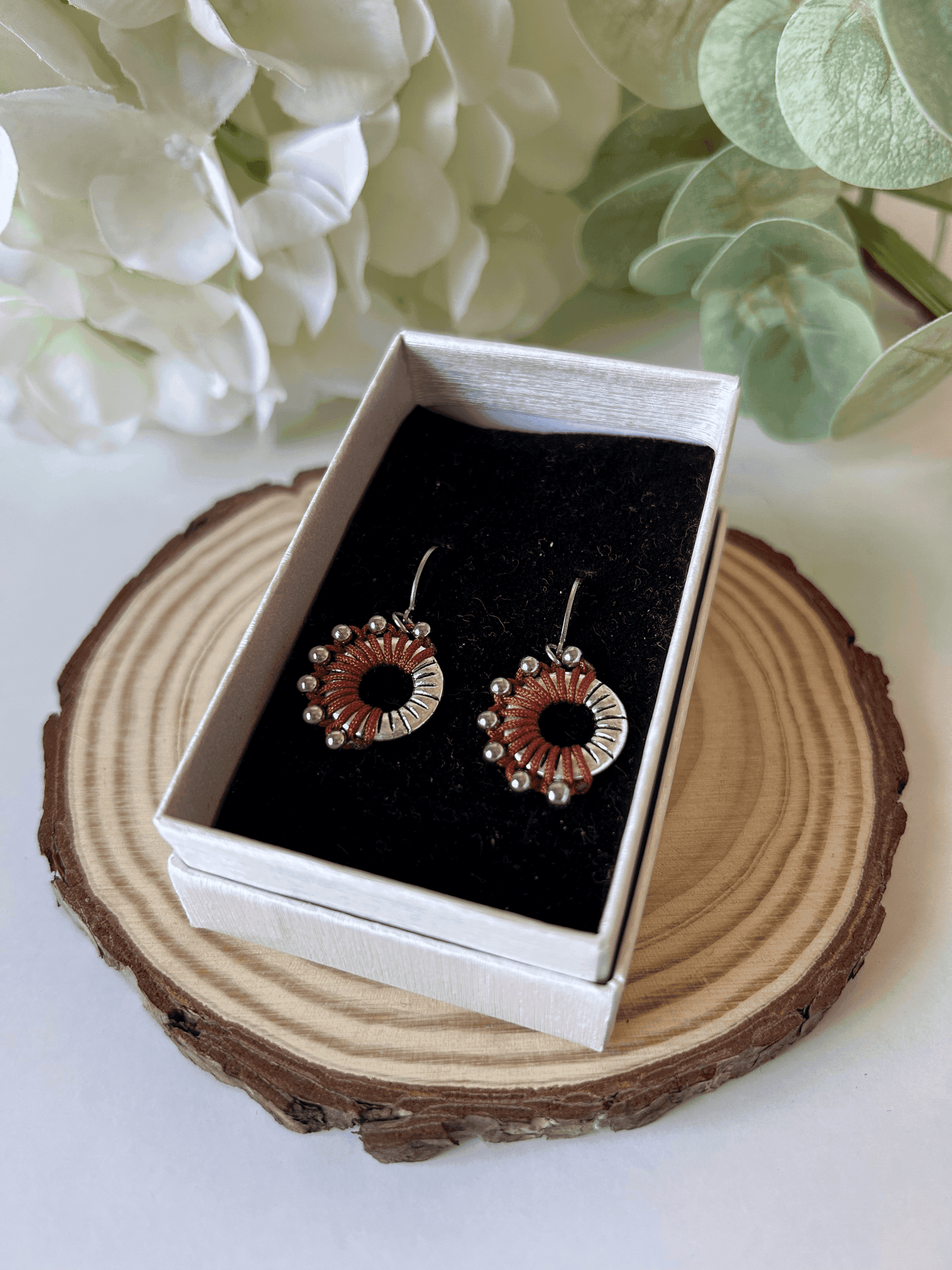 pendientes Media Luna Radiante diseño minimalista y ligero, perfectos para uso diario