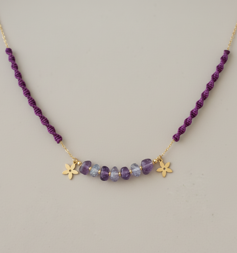 Colgante Aura de Crisajewel: pieza artesanal en acero con piedras naturales, diseño elegante y estilo boho