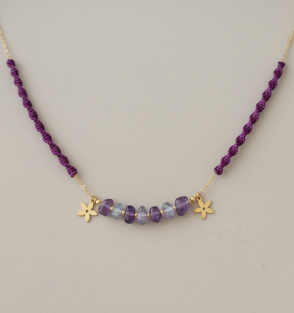 Colgante Aura de Crisajewel: pieza artesanal en acero con piedras naturales, diseño elegante y estilo boho