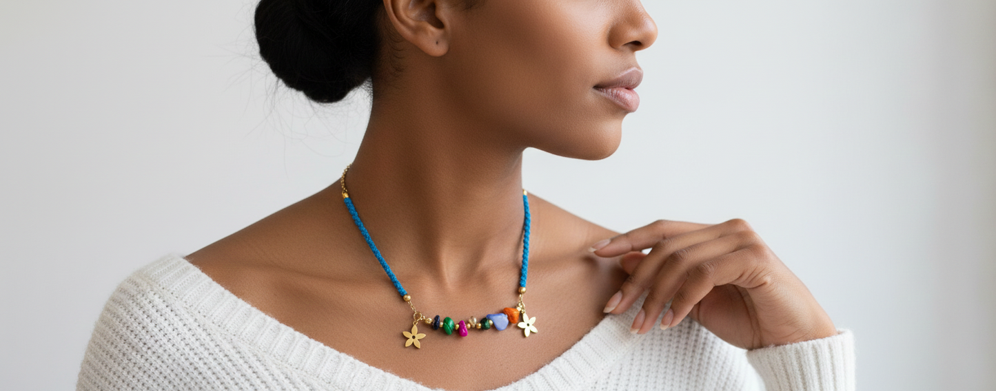 Colgante Aura de Crisajewel: pieza artesanal en acero con piedras naturales, diseño elegante y estilo boho