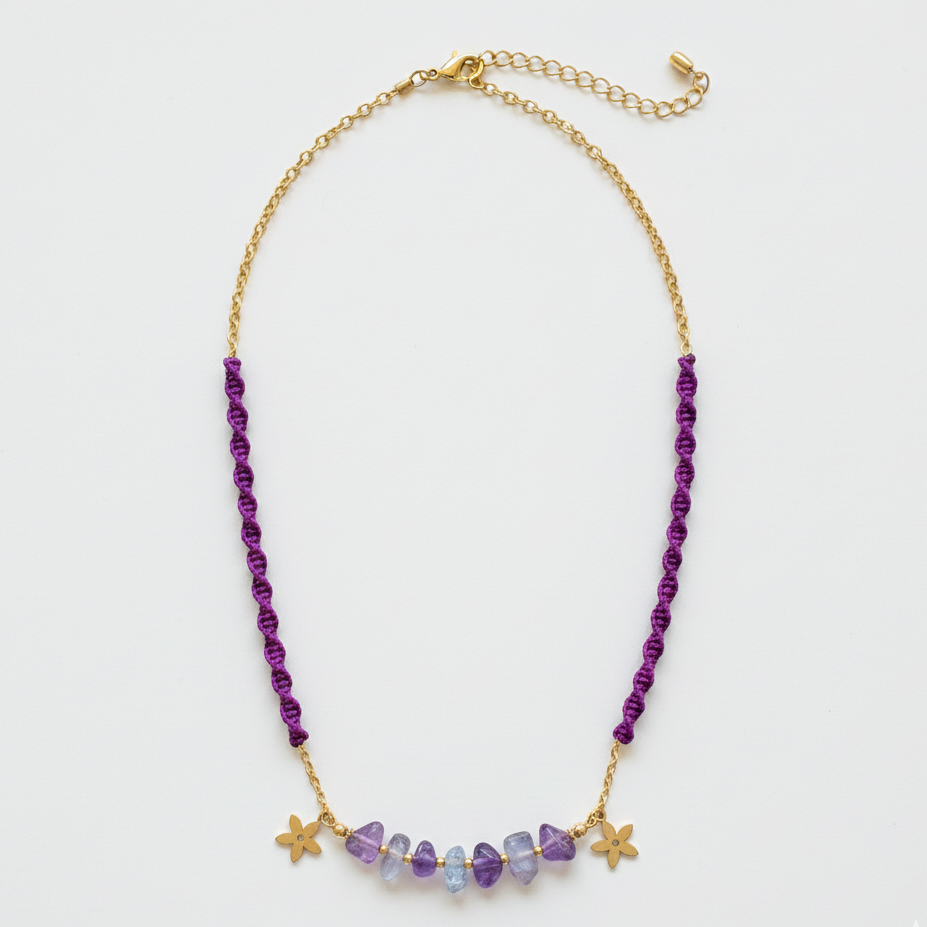 Colgante Aura de Crisajewel: pieza artesanal en acero con piedras naturales, diseño elegante y estilo boho.