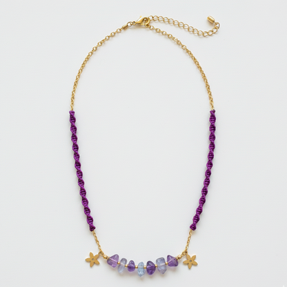 Colgante Aura de Crisajewel: pieza artesanal en acero con piedras naturales, diseño elegante y estilo boho.