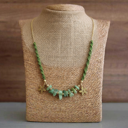 Colgante Aura de Crisajewel: pieza artesanal en acero con piedras naturales, diseño elegante y estilo boho