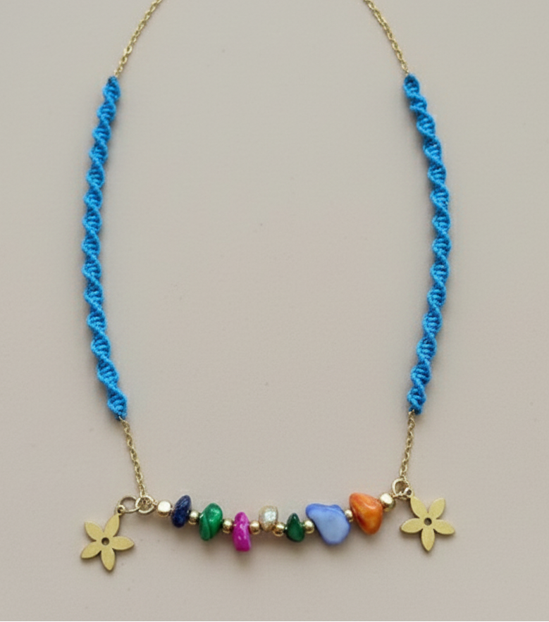 Colgante Aura de Crisajewel: pieza artesanal en acero con piedras naturales, diseño elegante y estilo boho