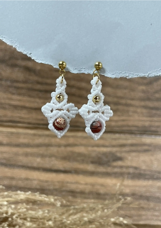 Pendientes de macramé hechos a mano con diseño floral, ligeros y elegantes, joyería artesanal inspirada en la naturaleza