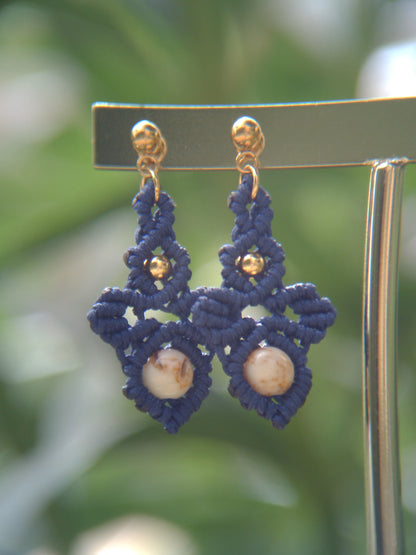 Pendientes de macramé hechos a mano con diseño floral, ligeros y elegantes, joyería artesanal inspirada en la naturaleza