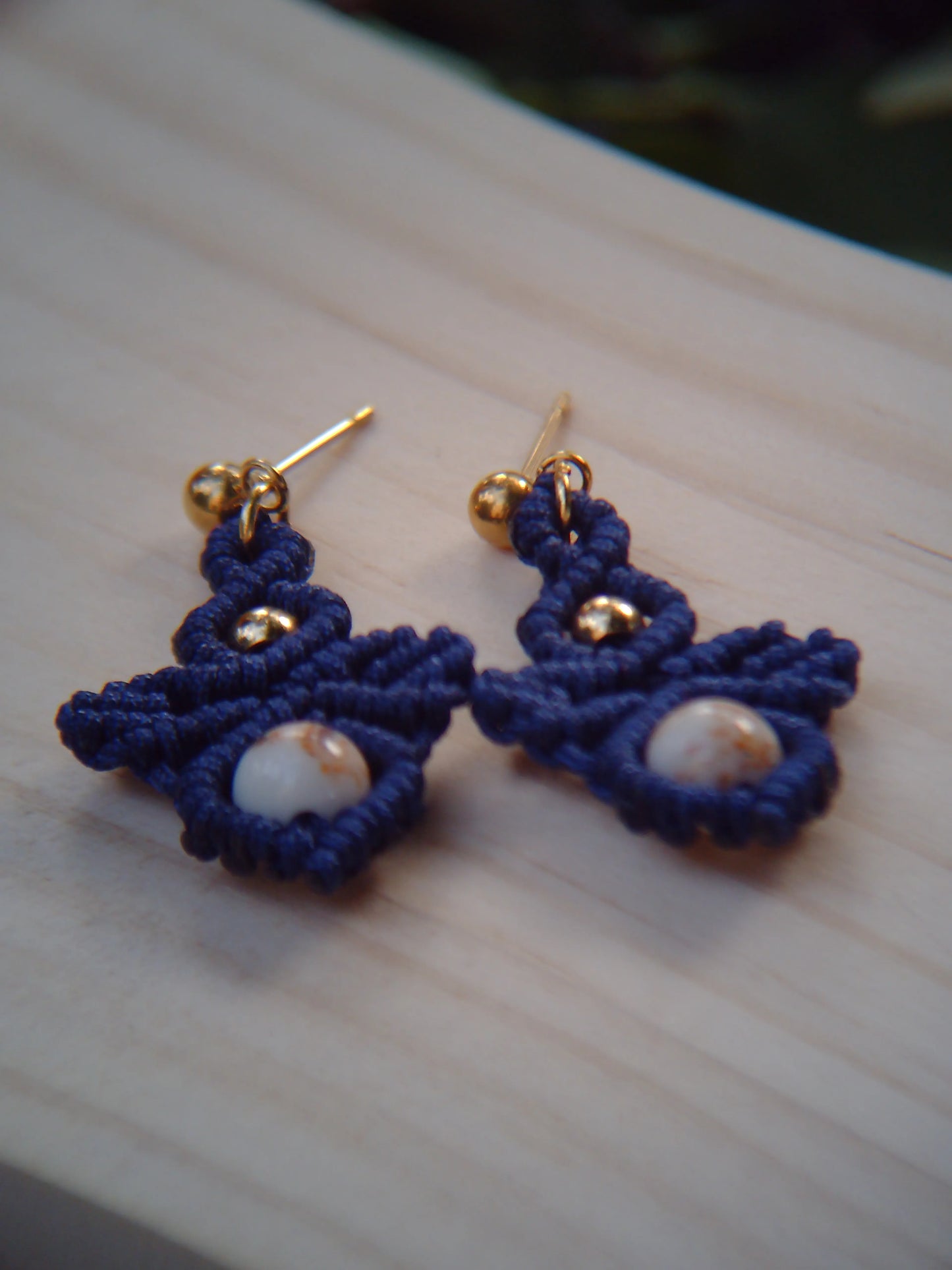 Pendientes de macramé hechos a mano con diseño floral, ligeros y elegantes, joyería artesanal inspirada en la naturaleza