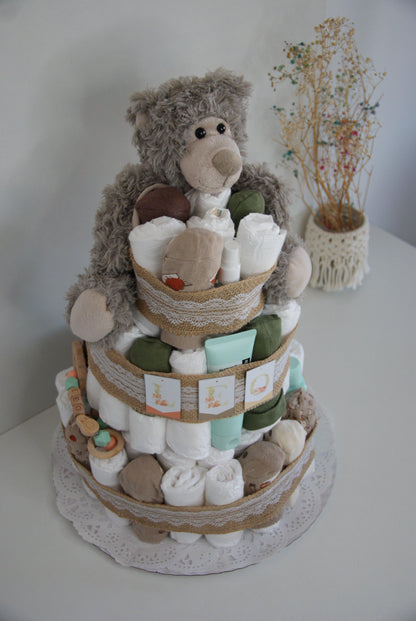 Tarta de Pañales: El Regalo Perfecto para Nuevos Padres

¡Celebra la llegada de un nuevo bebé con nuestra encantadora Tarta de Pañales! Esta divertida y práctica creación es el regalo ideal para baby showers, nacimientos o cualquier ocasión especial.

Se pueden personalizar los productos (bodis, calcetines, mordedor, chupetero, productos de higiene y temática de la tarta).