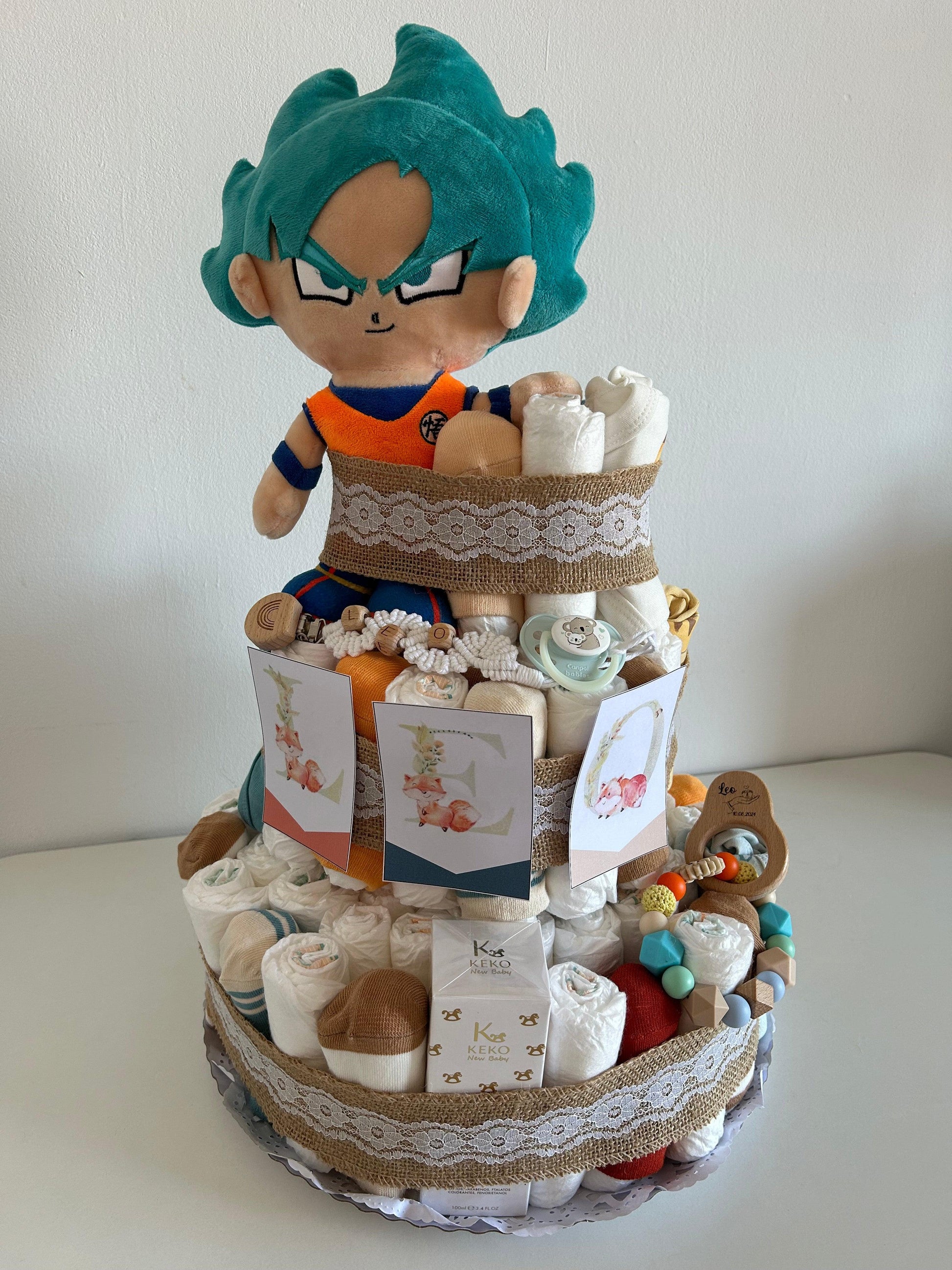 Tarta de Pañales: El Regalo Perfecto para Nuevos Padres

¡Celebra la llegada de un nuevo bebé con nuestra encantadora Tarta de Pañales! Esta divertida y práctica creación es el regalo ideal para baby showers, nacimientos o cualquier ocasión especial.

Se pueden personalizar los productos (bodis, calcetines, mordedor, chupetero, productos de higiene y temática de la tarta).