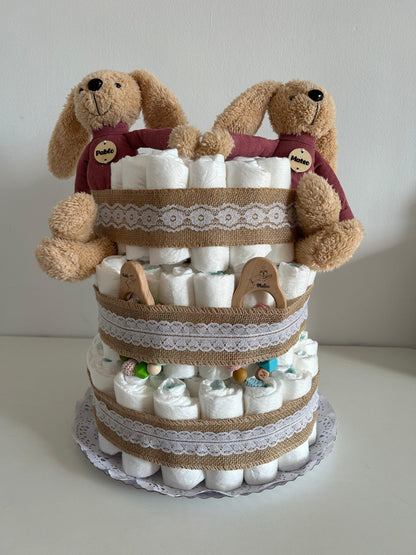Tarta de Pañales: El Regalo Perfecto para Nuevos Padres

¡Celebra la llegada de un nuevo bebé con nuestra encantadora Tarta de Pañales! Esta divertida y práctica creación es el regalo ideal para baby showers, nacimientos o cualquier ocasión especial.

Se pueden personalizar los productos (bodis, calcetines, mordedor, chupetero, productos de higiene y temática de la tarta).