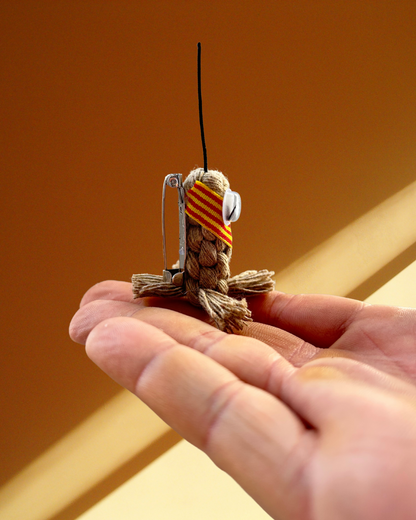 Mini Masclets de macramé hechos a mano con hilos de algodón y broches de acero inoxidable, regalo original para Fallas.
