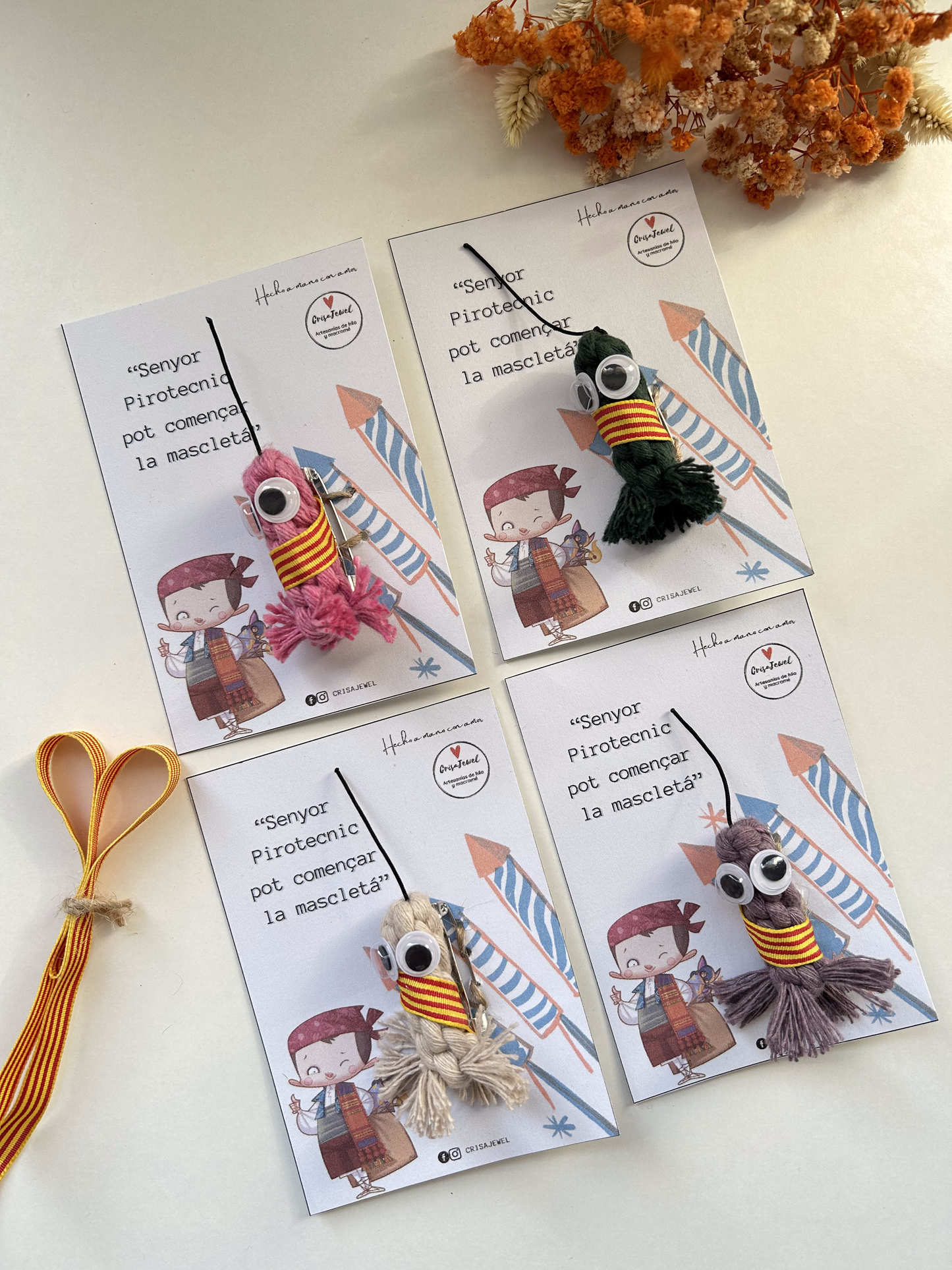 Mini Masclets de macramé hechos a mano con hilos de algodón y broches de acero inoxidable, regalo original para Fallas.
