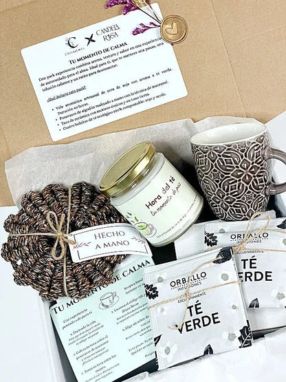 Pack artesanal para ritual de calma con vela aromática de soja (café o té verde), posavasos de macramé, taza de cerámica étnica y café de especialidad o bolsitas de té ecológicas, regalo hecho a mano