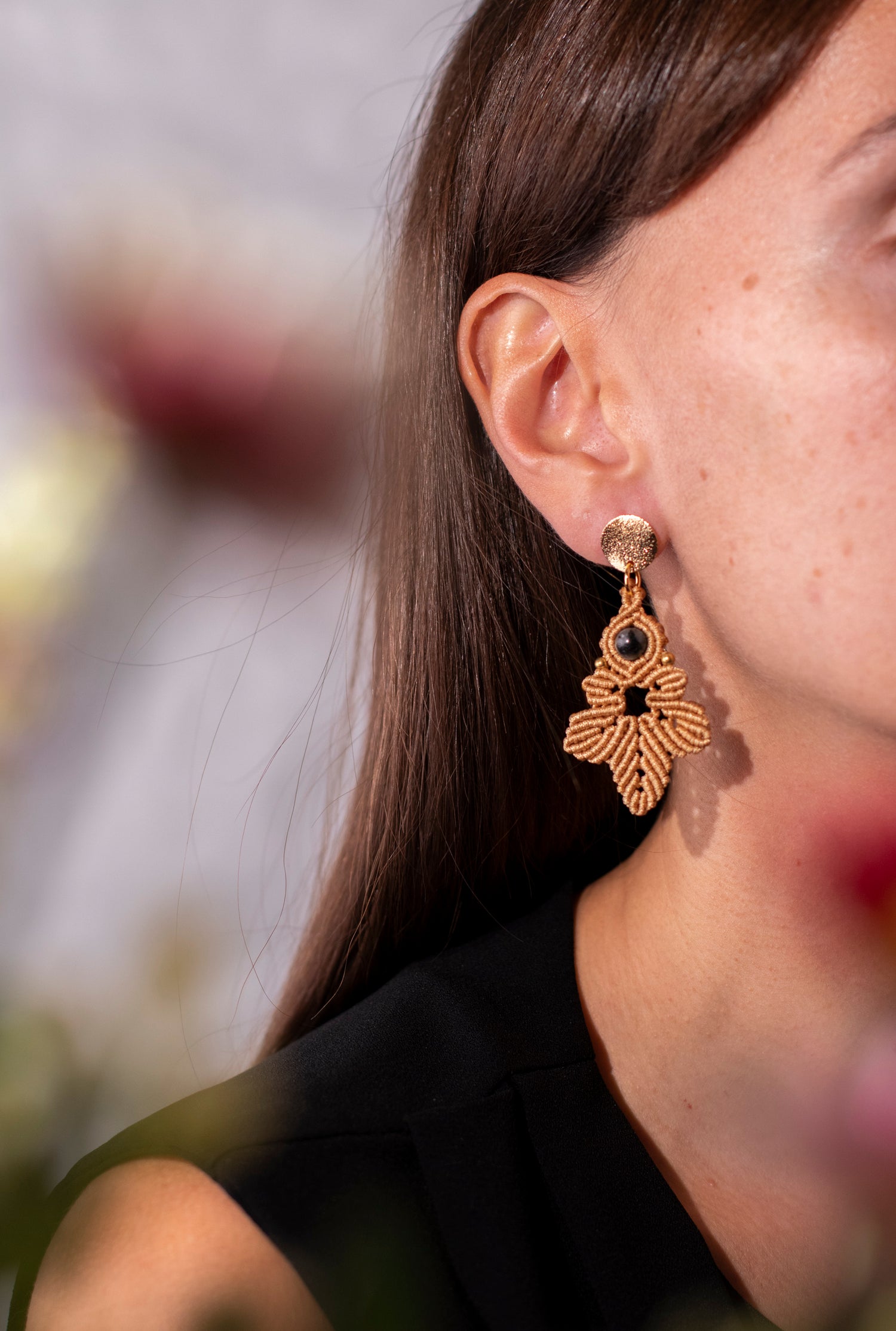 Pendientes Autumn, diseño delicado con cierre de clip y estilo otoñal.