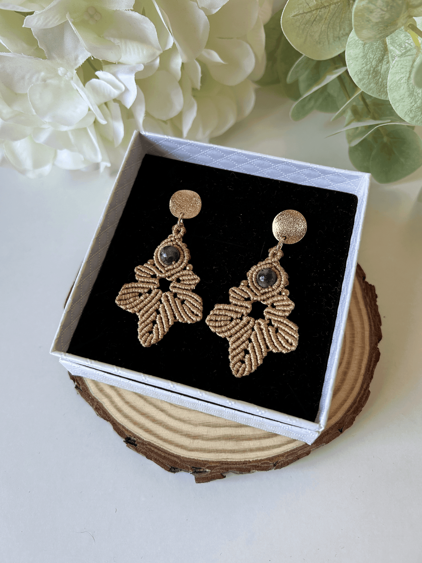 Pendientes Autumn, diseño delicado con cierre de clip y estilo otoñal.