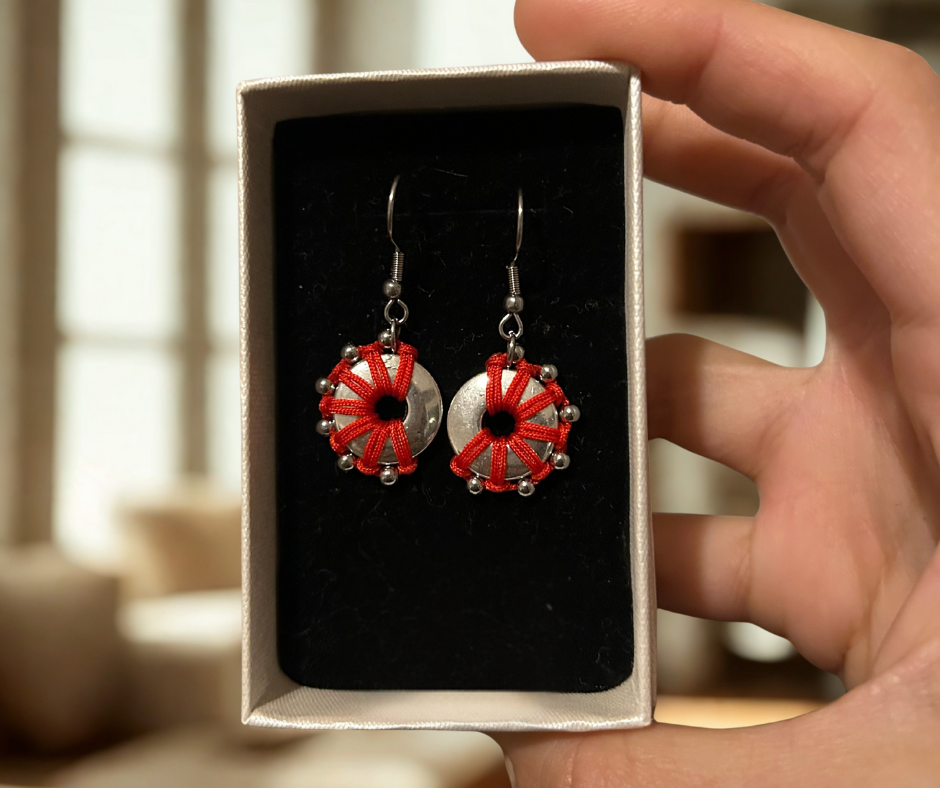 pendientes Media Luna Radiante diseño minimalista y ligero, perfectos para uso diario
