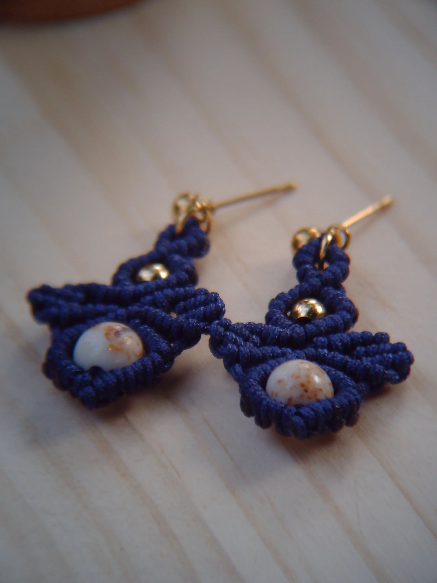 Pendientes de macramé hechos a mano con diseño floral, ligeros y elegantes, joyería artesanal inspirada en la naturaleza