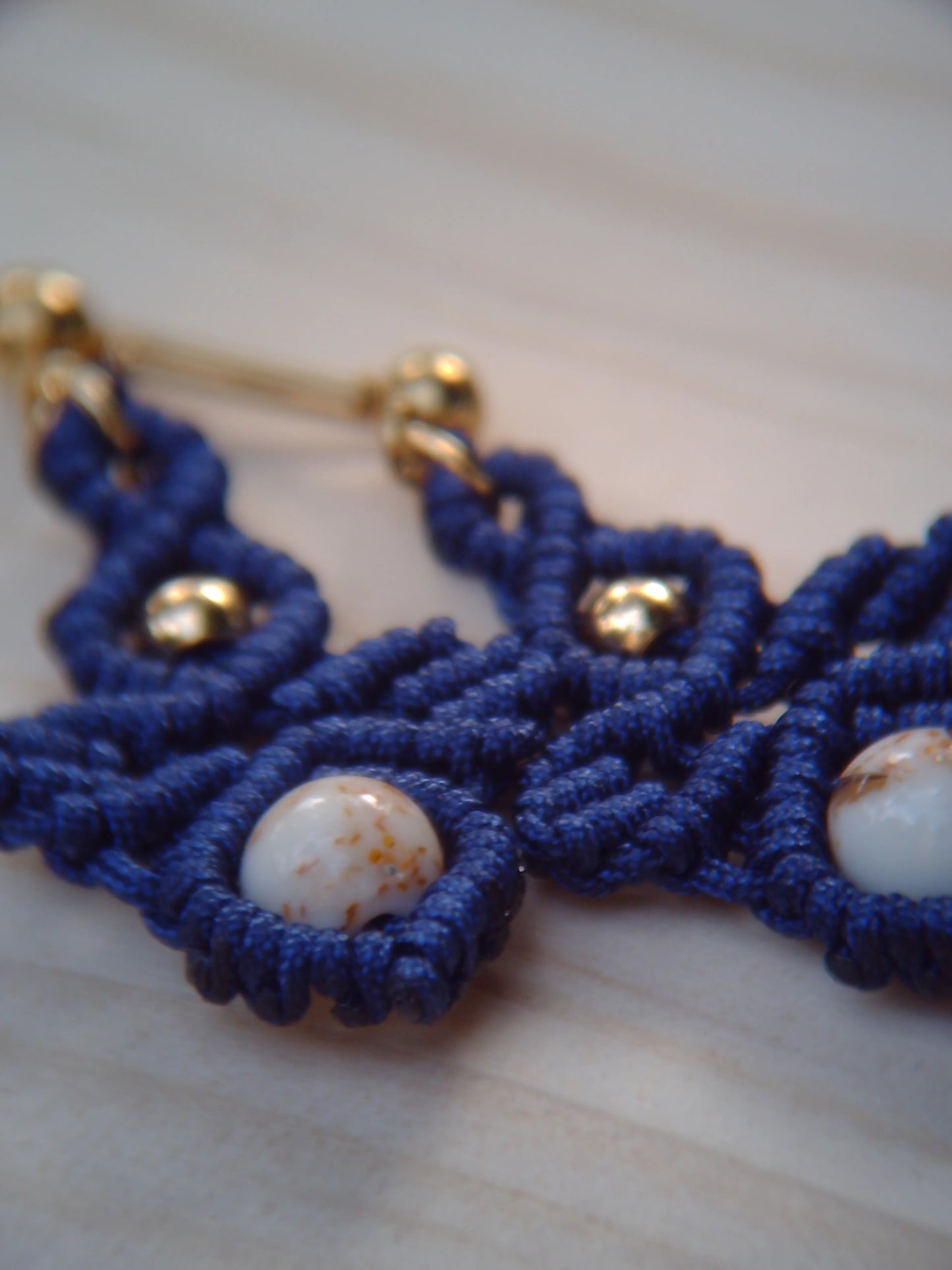 Pendientes de macramé hechos a mano con diseño floral, ligeros y elegantes, joyería artesanal inspirada en la naturaleza