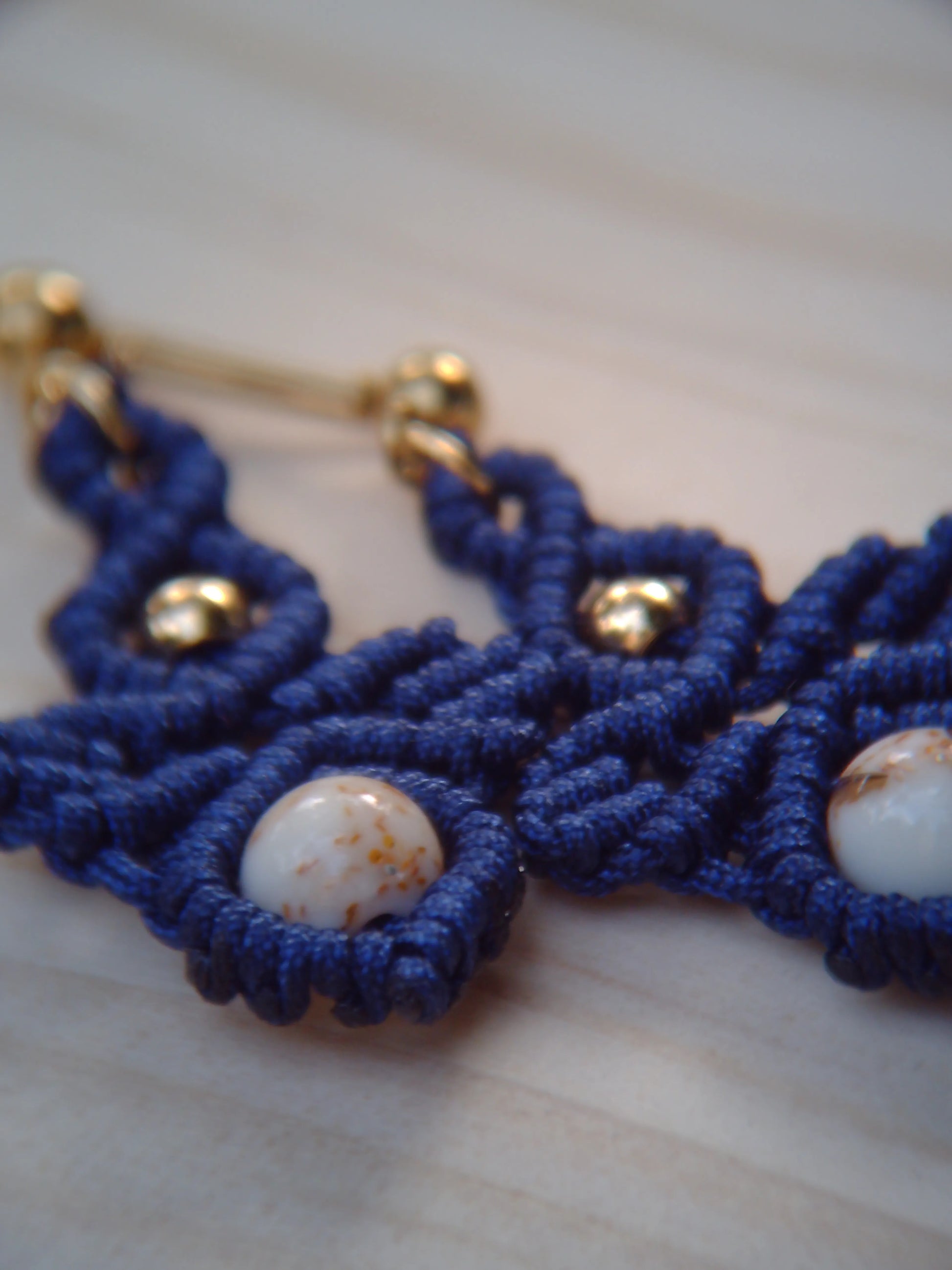 Pendientes de macramé hechos a mano con diseño floral, ligeros y elegantes, joyería artesanal inspirada en la naturaleza