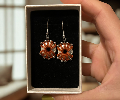 pendientes Media Luna Radiante diseño minimalista y ligero, perfectos para uso diario
