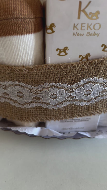 Tarta de Pañales: El Regalo Perfecto para Nuevos Padres

¡Celebra la llegada de un nuevo bebé con nuestra encantadora Tarta de Pañales! Esta divertida y práctica creación es el regalo ideal para baby showers, nacimientos o cualquier ocasión especial.

Se pueden personalizar los productos (bodis, calcetines, mordedor, chupetero, productos de higiene y temática de la tarta).