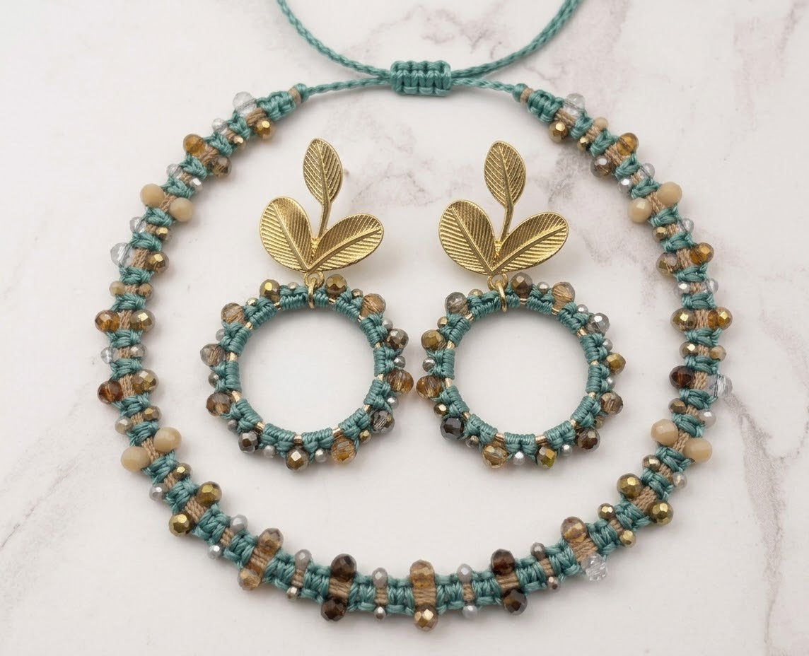 Set círculo floral en verde salvia: pulsera de macramé y pendientes a juego con cristales bronce y dorado